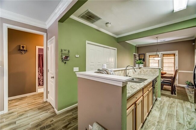 Photo - 224 W Marietta St