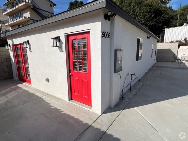 Building Photo - ***OPEN HOUSE SUNDAY JANUARY 12th, 2025 fr...