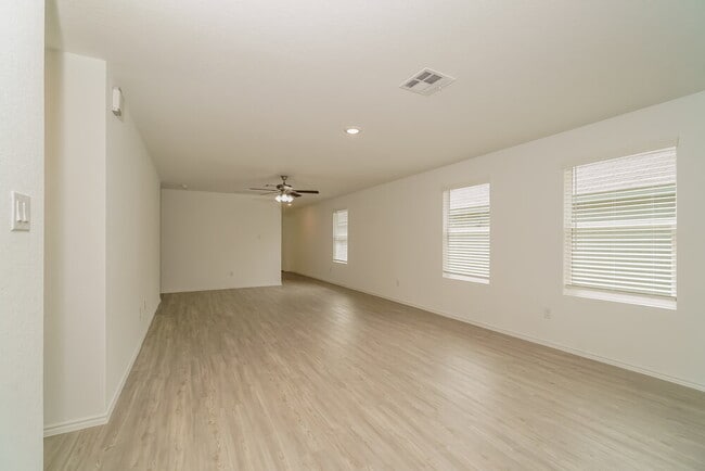 Photo - 9939 Leeds Wheel