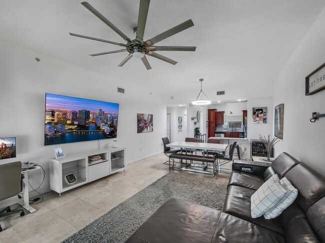 Photo - 1610 Presidential Way Unidad 207