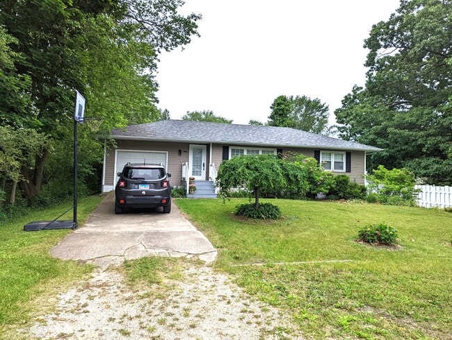 Photo - 314 S Mayhew St House