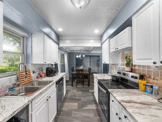 Photo - 2405 Summit Dr