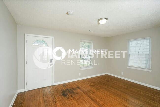 Photo - 3 Bedroom Pet-Friendly Home in Louisville, KY with Main Street Renewal