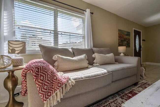 2415 W Carmen St Unit SI ID1553483P