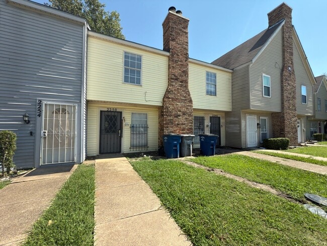 Building Photo - 2 story with fenced yard