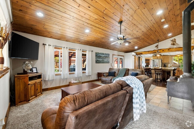 Building Photo - 7625 N Williamson Valley Rd Rental