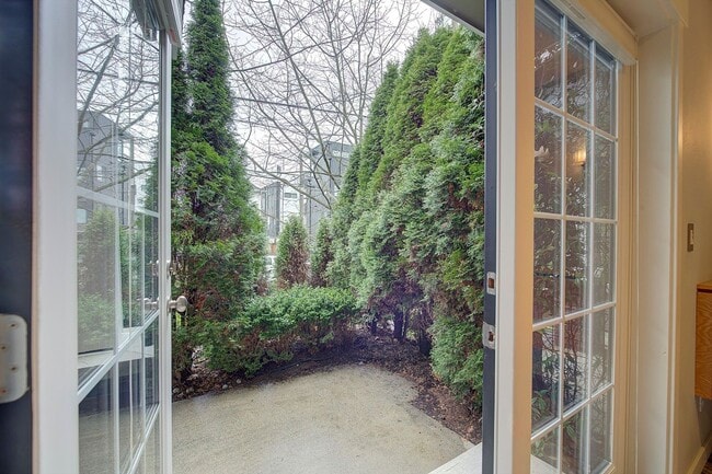 Photo - 2Bd/2.5Ba Seattle Townhouse