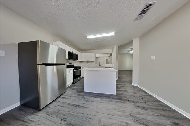Photo - 28907 Sedgefield St