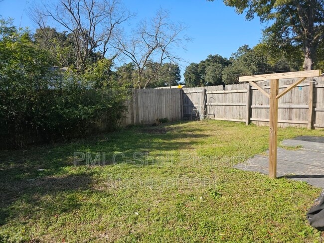 Photo - 121 Carolyn Way