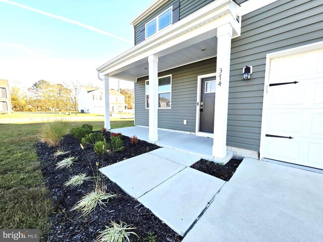 Building Photo - 374 Robbins Farm Rd