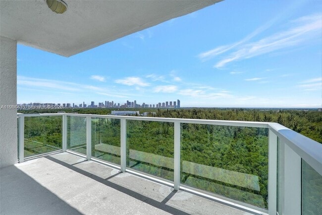 Building Photo - 14951 Royal Oaks Ln Unit 1105