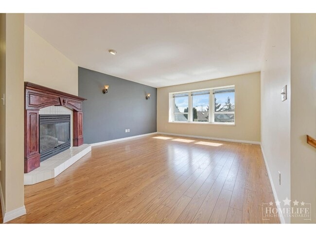 Photo - 6375-187A 187a St