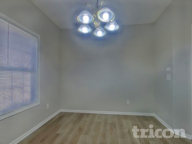 Photo - 5739 Newnan Cir