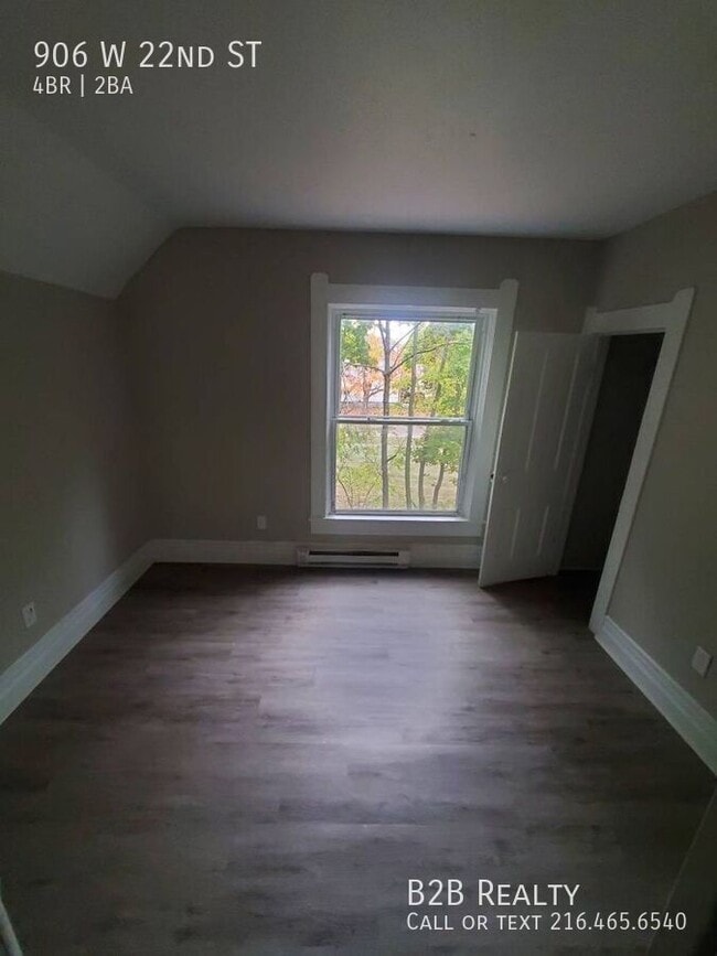 Photo - 906 W 22nd St