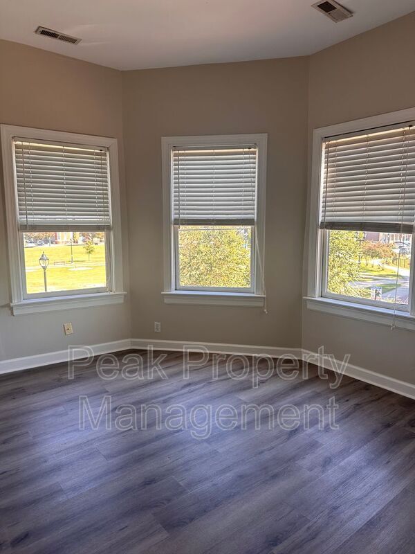 Photo - 300 W Clay St Unidad B