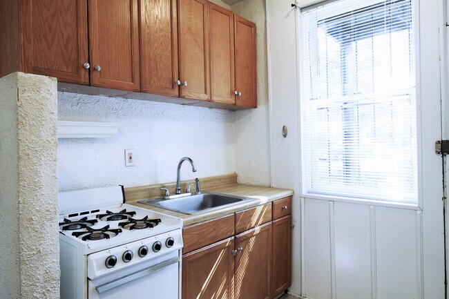 Photo - 4942-4954 W Pine