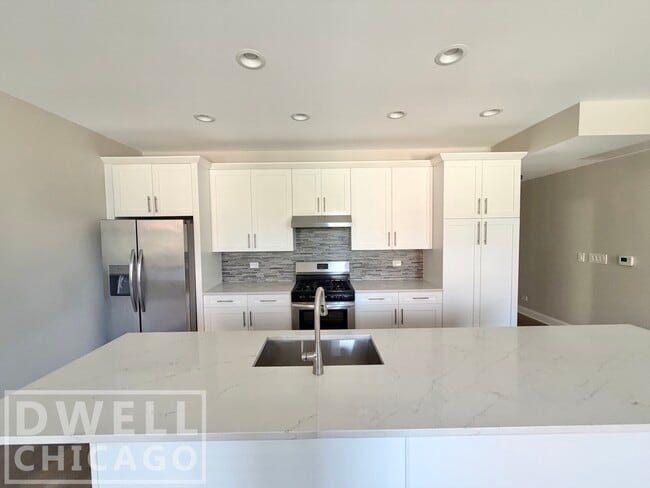 Photo - 4101 N Lincoln Ave Unit 4103