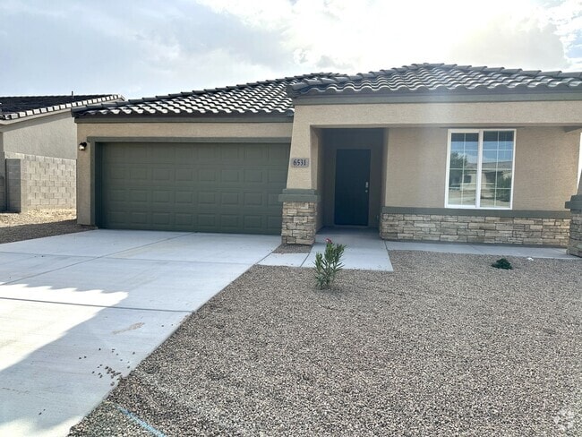 Building Photo - 4 bedroom, 2 bathroom Mystic Canyon Gem Rental
