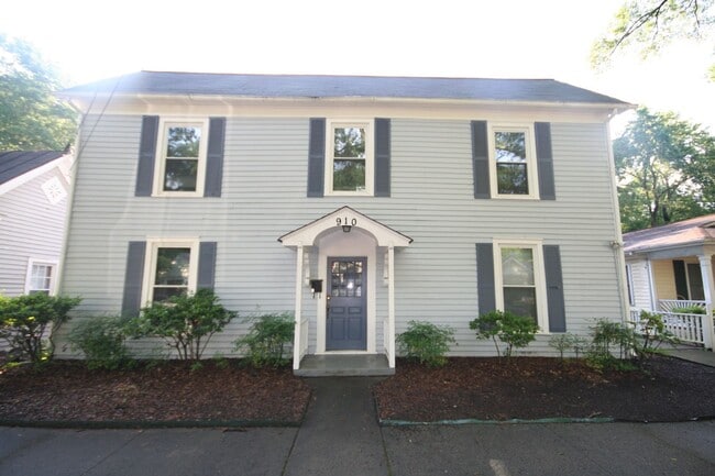 Photo - 910 Lancaster St Apartment