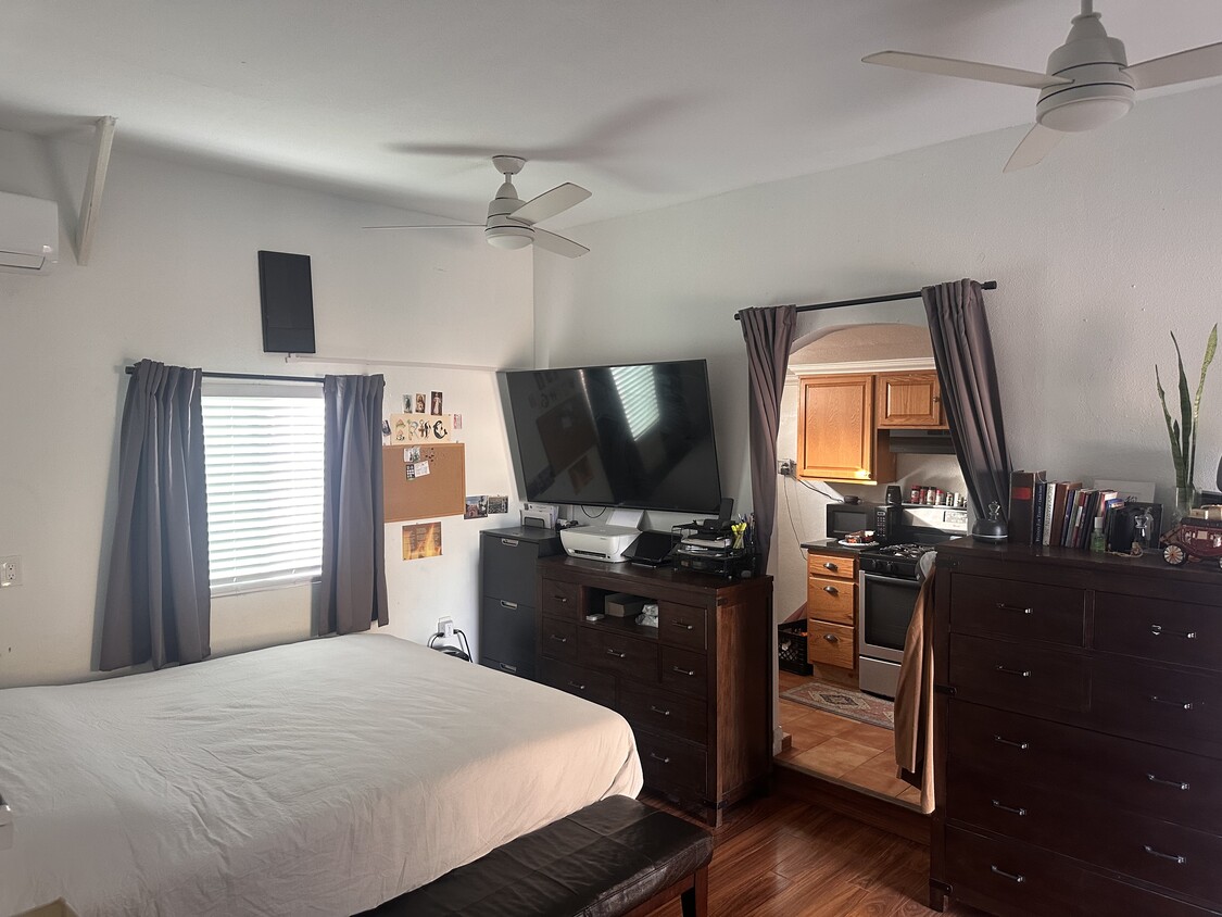 Spacious open-concept studio layout - 8333 Painter Ave (Whittier, CA)