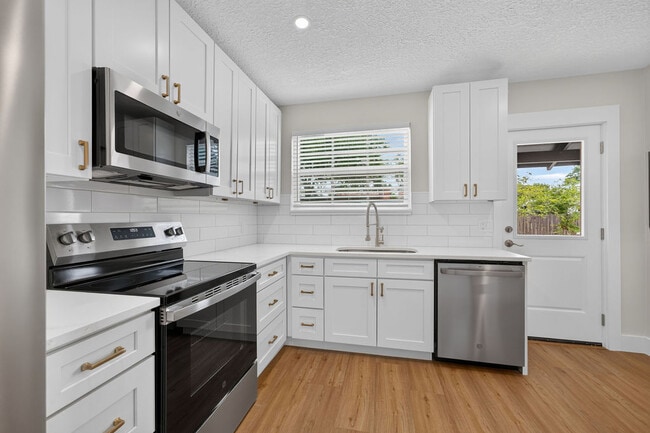 Kitchen - 2247 Riverside Ave