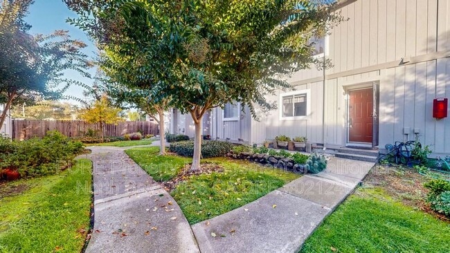 Building Photo - 27 Front St Unit D