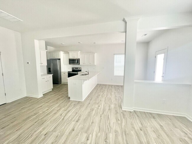 Photo - 3 br Paired Home minutes from I-77 and I-40 READY MARCH 24TH