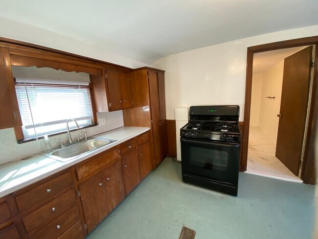 Building Photo - 7 Court St Unit 1 Rental