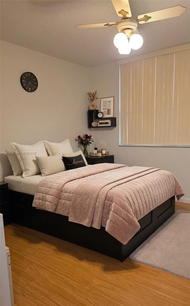 Photo - 750 NE 199th St Unidad 101H