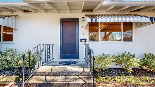 Photo - Delightful 2 Bedroom 1 Bath Unit with 1 Car Garage