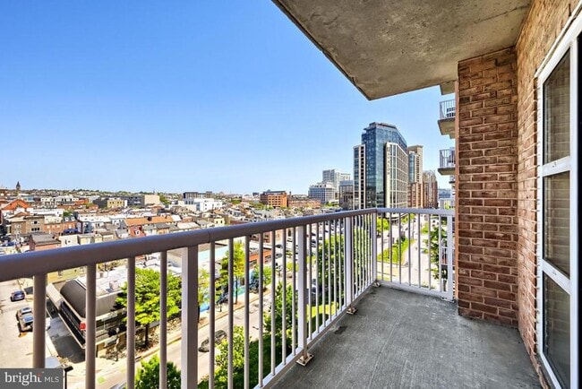 Building Photo - 250 S President St Unit 603