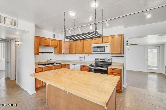 Photo - 1526 W Huntington Dr