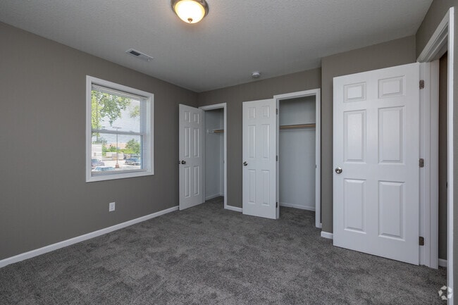 2BR, 1BA - 720 SF