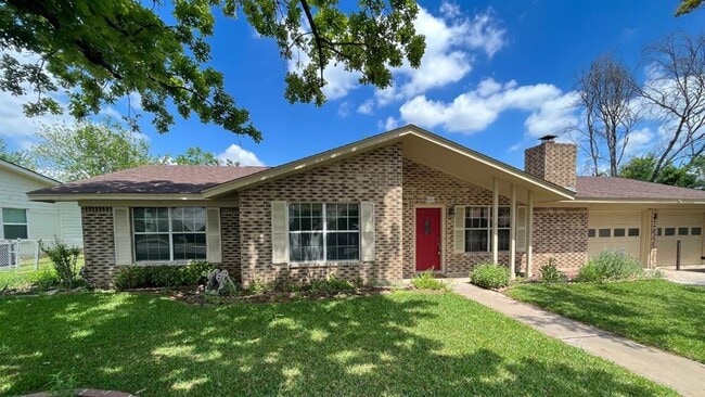 Photo - 600 Dove Creek Dr House