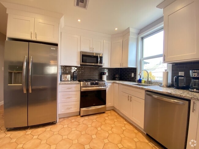 Building Photo - 247 Montclair Ave Unit Forest Hills Apartment