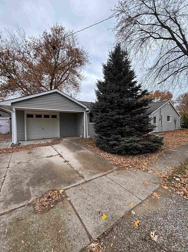 Photo - 511 Charles St