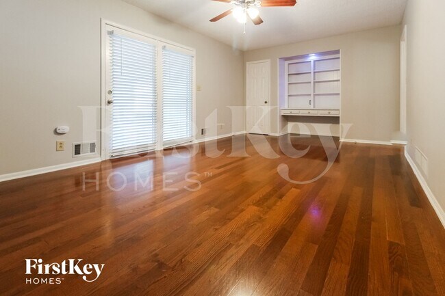 Photo - 2256 Street Deville SW