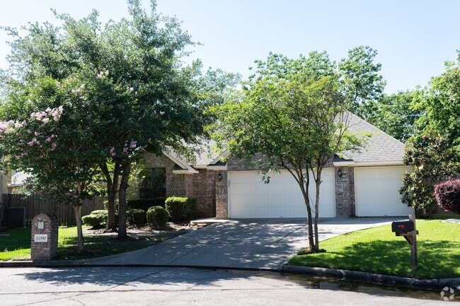 Building Photo - 12510 Dover Dr Rental