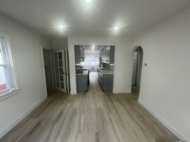 Photo - 86-27 239th St