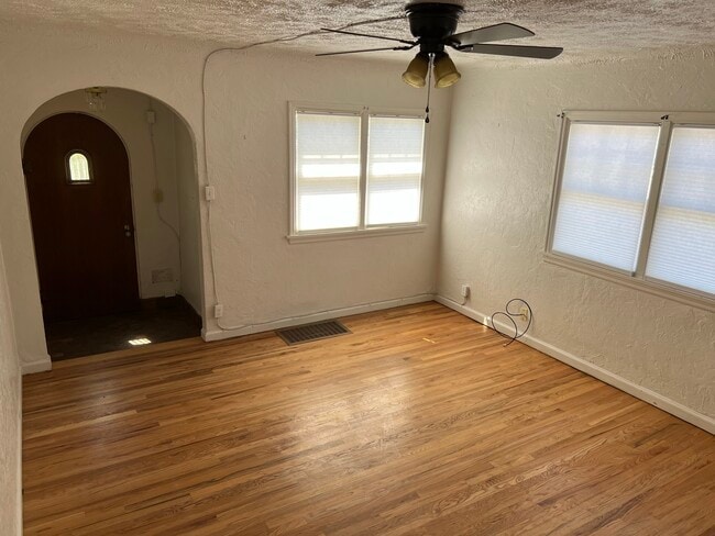 Entryway - 426 W Benton St Unit 426 West