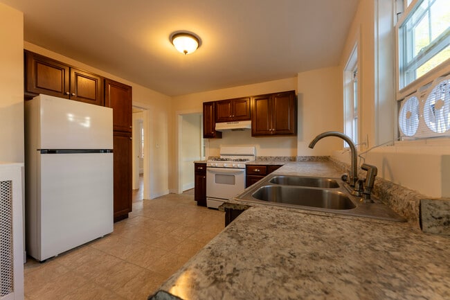 Photo - 89 Harnden Ave