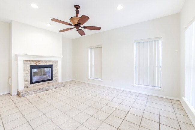Photo - 326 Dunford Ct