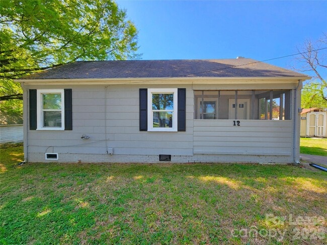 Building Photo - 12 Woodsdale Pl SE