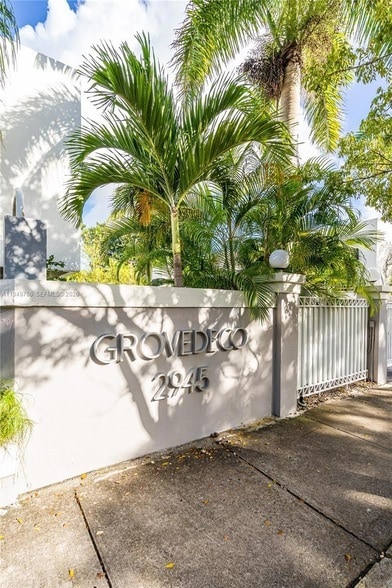 Photo - 2945 Bridgeport Ave