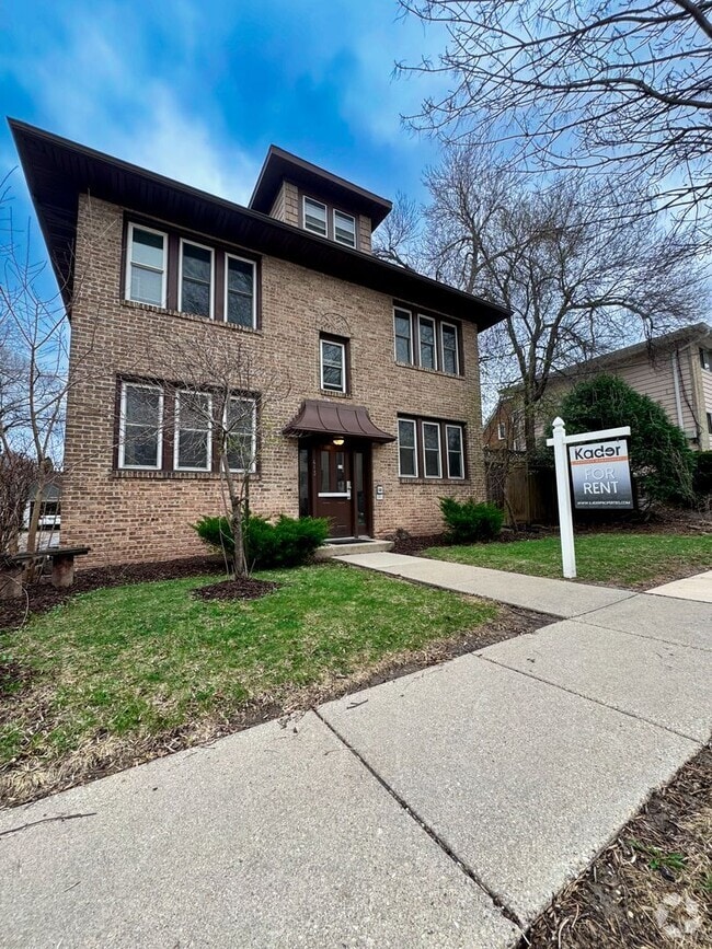 Building Photo - 413 Chamberlain Ave Unit C Rental