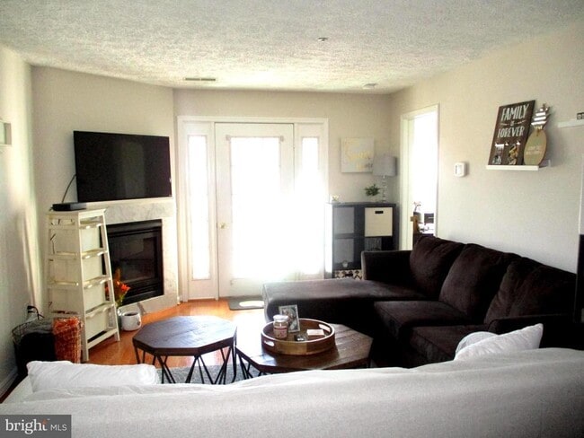 Building Photo - 2003 Phillips Terrace Unit 6