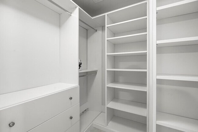 Photo - 2 Anndale Dr Unit SI ID1345918P