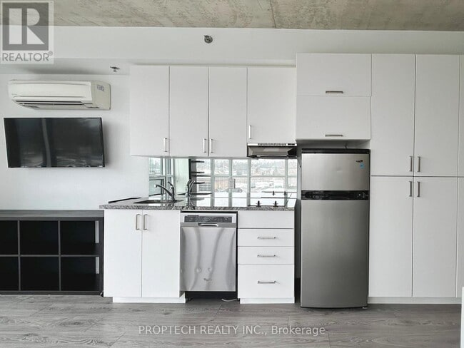 Photo - 1900 Simcoe St N Unit 232