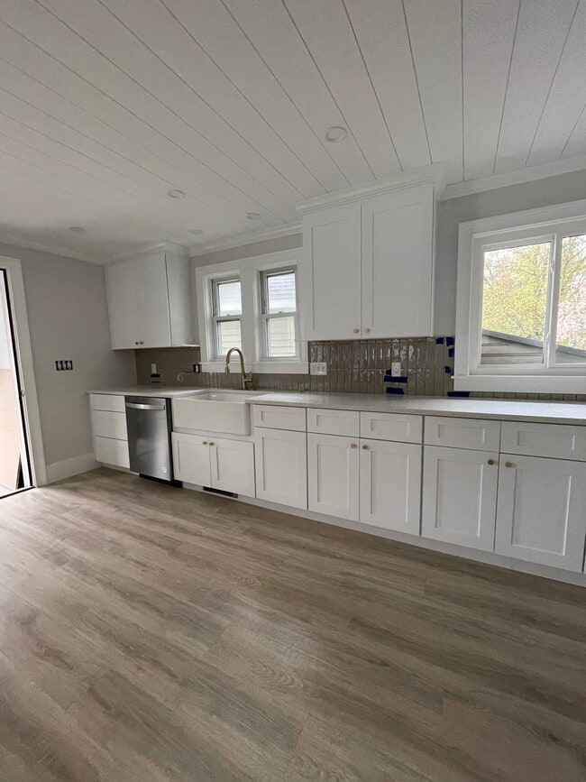 Photo - 241 Bartlett St Unit 1