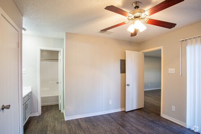 1BR, 1BA - 481 SF - The Reserve